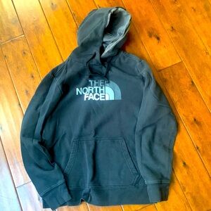 The North Face men’s half dome pullover hoodie sweatshirt. Size medium